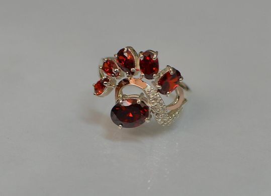 Серебряное кольцо с золотыми вставками 153к 21